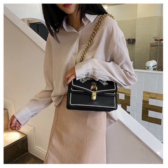 Bumblee Gold Chain Handbag - Picture 6 of 7